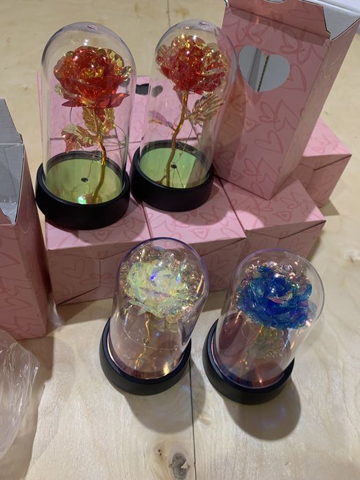 Цветы роза в колбе светильник