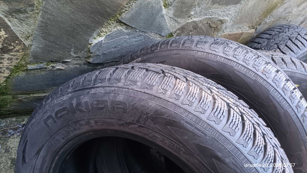 Set anvelope iarna Nokian WR D4 195/65/R15 rulate dar in stare buna