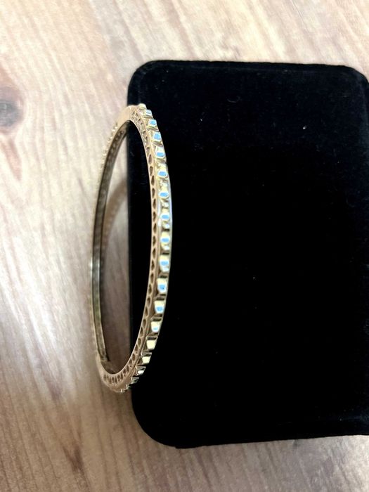 Продавам нова златна твърда гривна