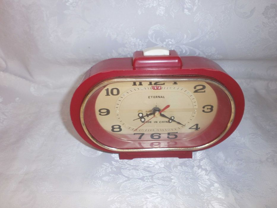 Стар Китайски Механичен Будилник - Работи и Звъни
Много добре запазен.