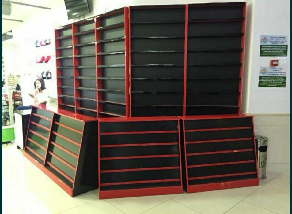 Витрина магазина Аптека таёрлаймиз.