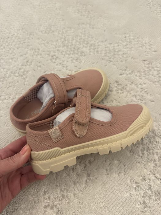 Продам туфли на девочку NEXT новые