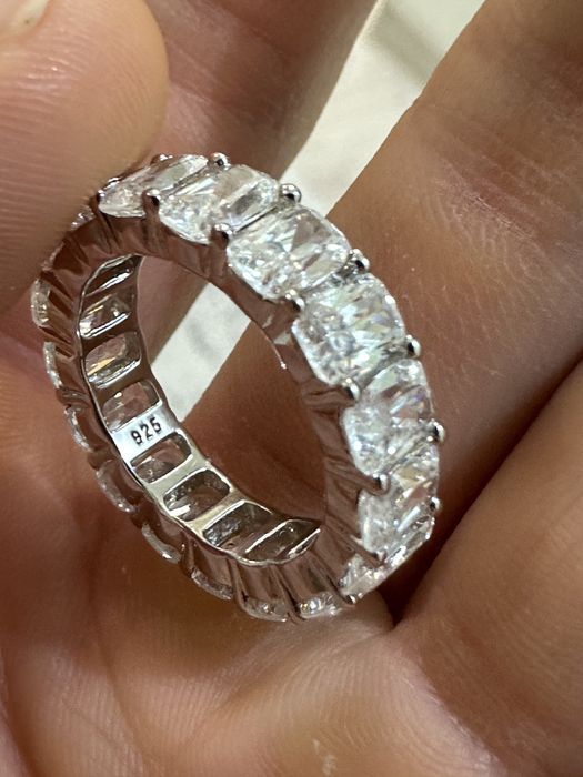 Продам серебрянное кольцо 18 размера