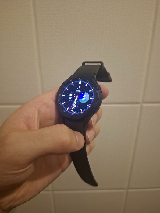 Смарт-часы Samsung Galaxy Watch4 Classic