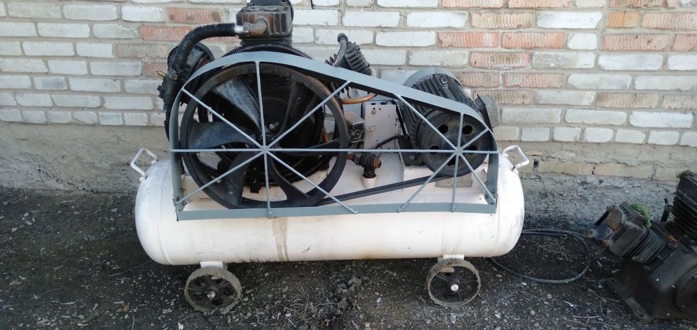 Продам компрессор