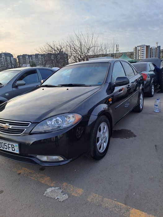 Ласетти 2012 автомат жентра килинган нахт ва вариантга  берилади