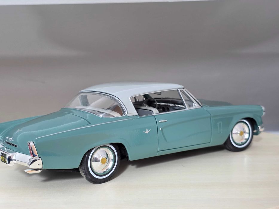 Macheta Auto 1/18 Maisto 1953 Studebaker Starliner