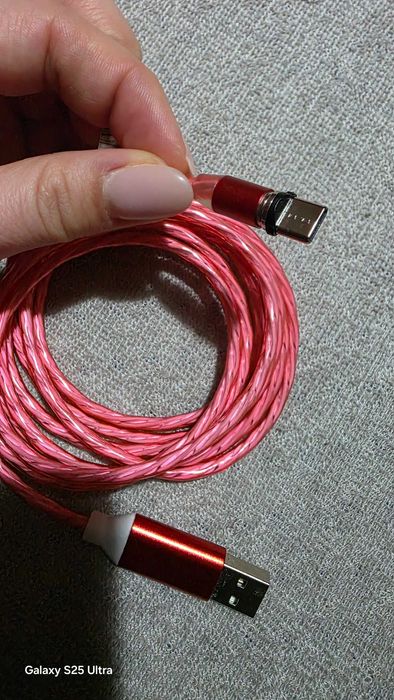 Кабел за зареждане на телефон