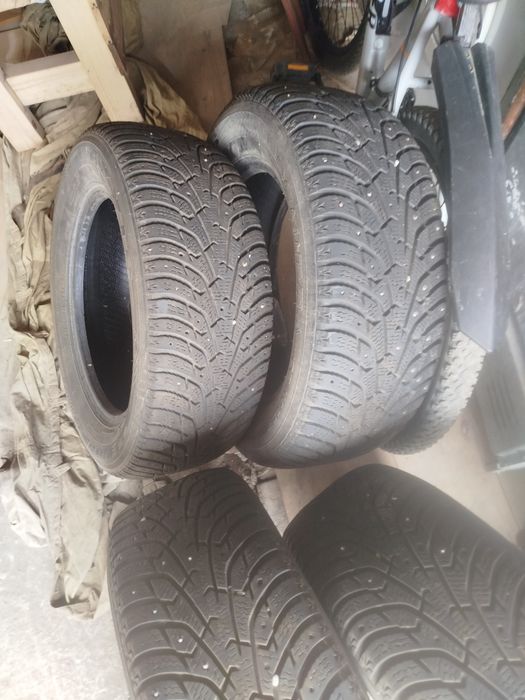 Продам четыре балонна зимние Шипованные