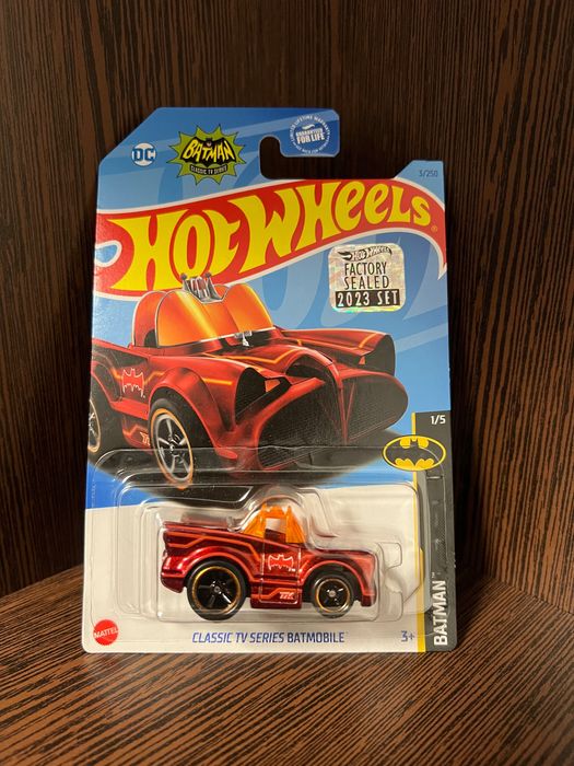 Hot Wheels Classic TV Series Batmobile Super
Treasure Hunt STH