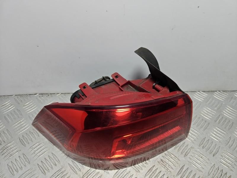 Stop aripa stanga mic defect Volkswagen Passat B7