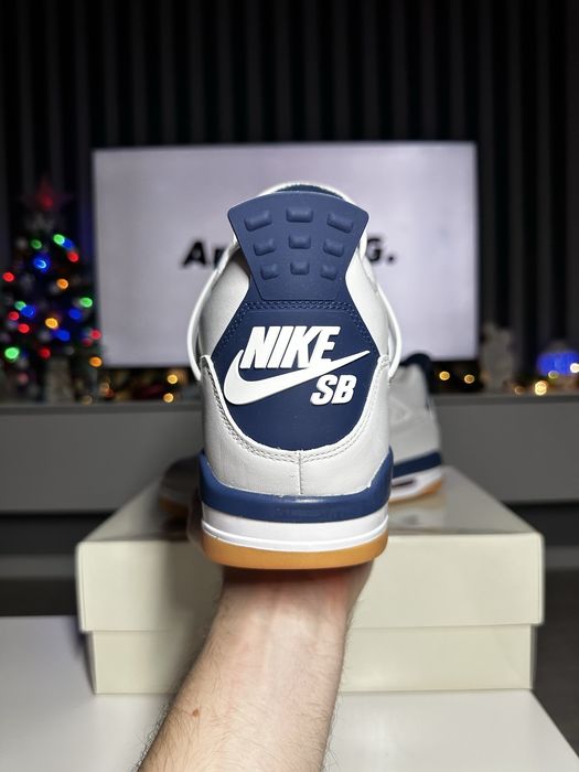 Jordan Retro 4 SB - Navy