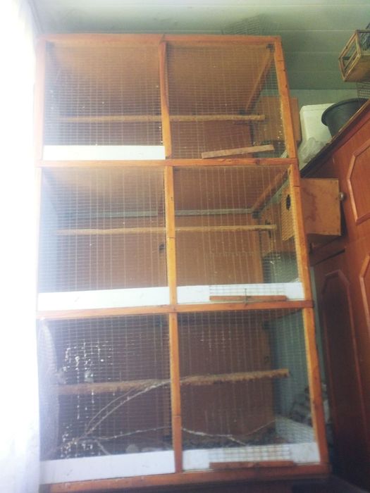 Клетка для птиц. Очень удобная. Звонить по ном. который указан в описа
