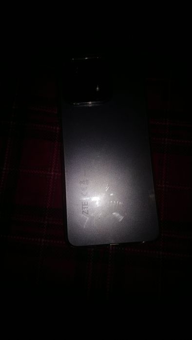 Vind telefon că-și nou