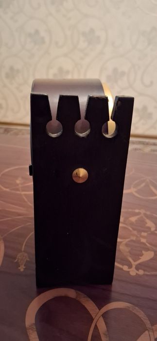 Настольные часы "ВЕСНА" СССР
Продаю антикварные настольные часы в отли