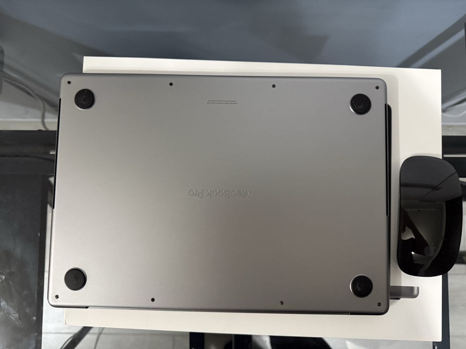 MacBook pro M3, 14-inch + мышка Magic Mouse 2,