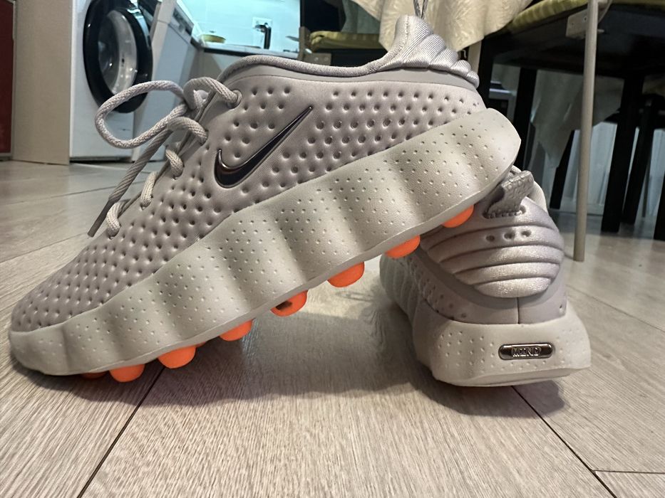 Продам новые кроссовки Nike