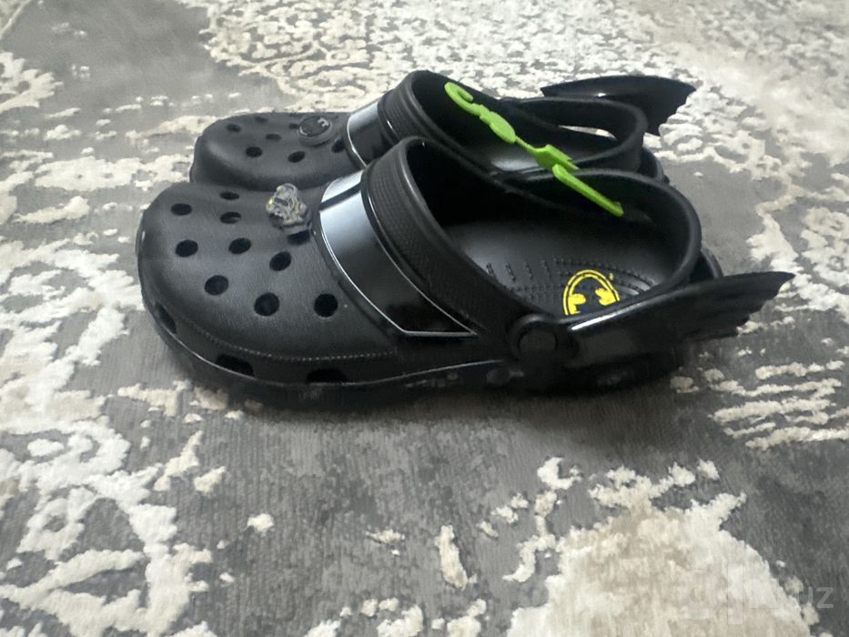 Crocs x batman