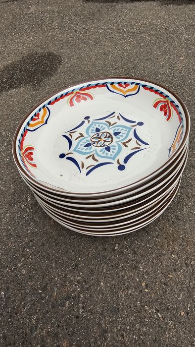 Продам посуду тарелки новые