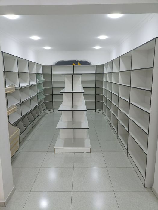 Полки стелажжи ветрины островки для магазинов и аптек.