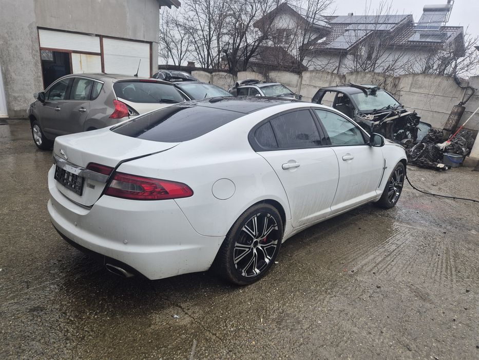 Dezmembrez Jaguar Xf 3.0 diesel 2010 2015