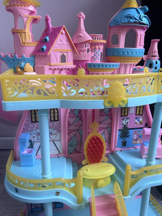 Продам кукольный домик