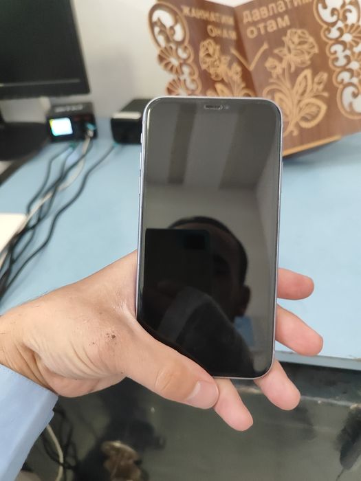 Iphone 11.  64gb