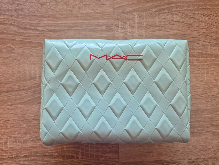 Козметика MAC, Gucci, Hourglass, Fenty, Trinny London