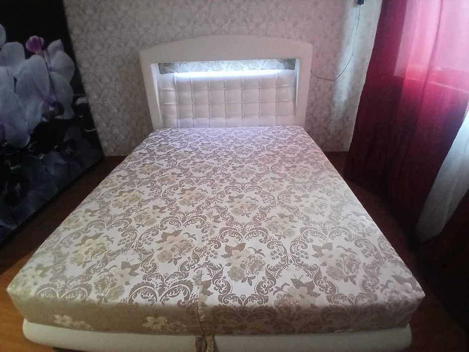 Dormitor Pat și Dulap haine