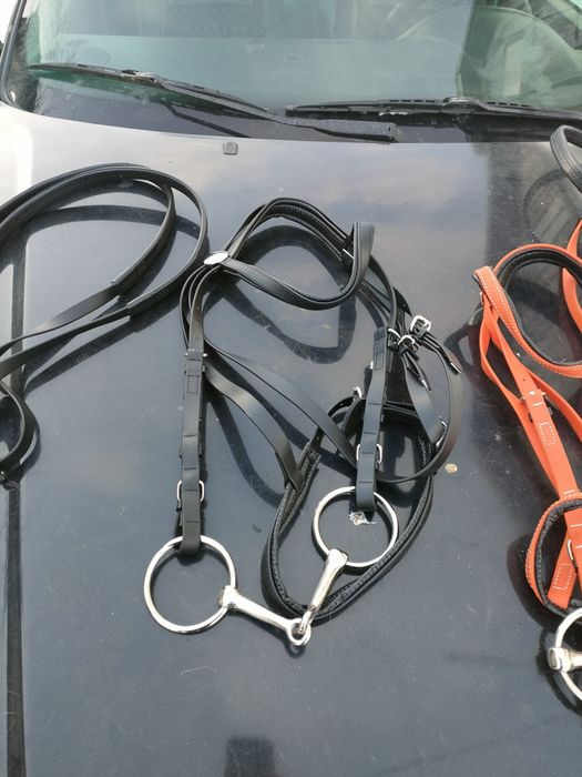 Продам новую уздечку гелевую