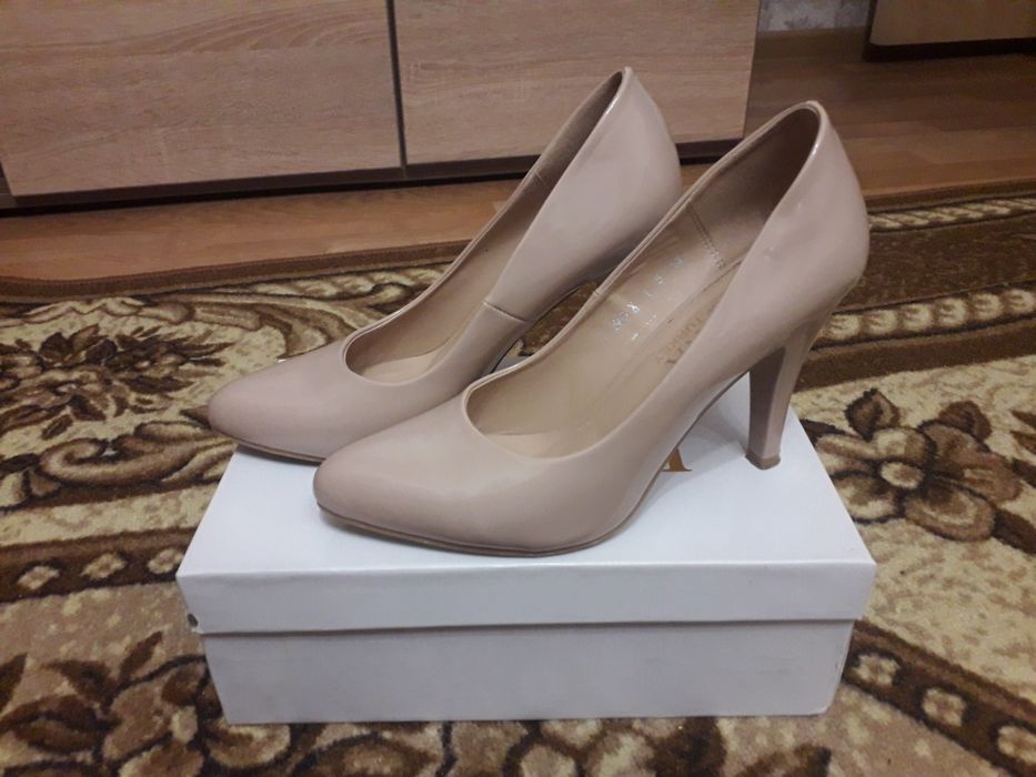 Продам туфли лак