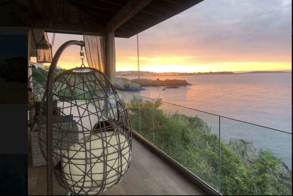 Продава се Къща в Созопол - 490 кв.м за 986 €/кв.м - Снимка #1