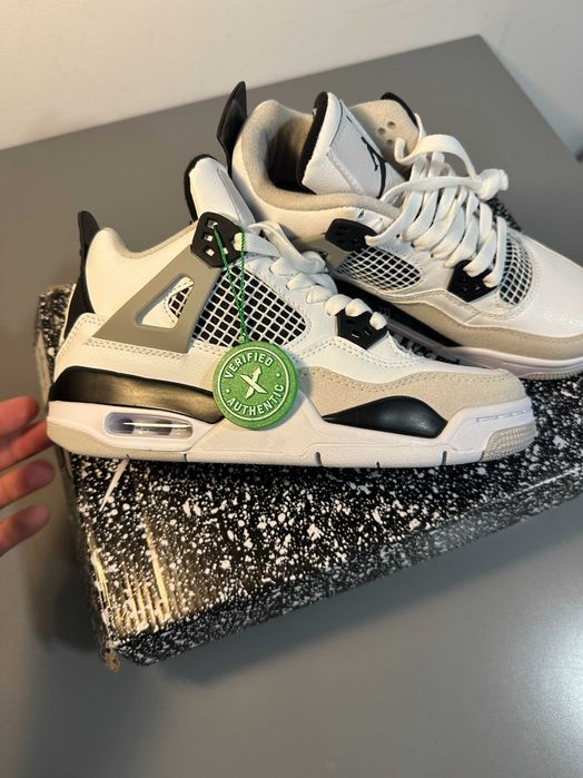 Nike Air Jordan 4 Retro alb cu gri, marimea 38