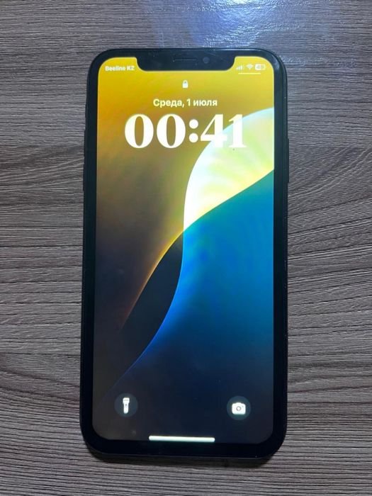 Iphone XR битый.