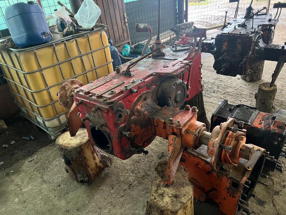 Vand transmisie tractor U650 in stare foarte buna de functionare