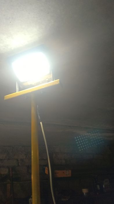 Продам стойку прожектор