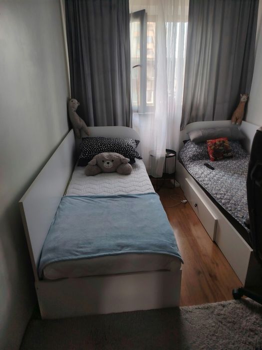 Vând pat și birou împreună sau separat.