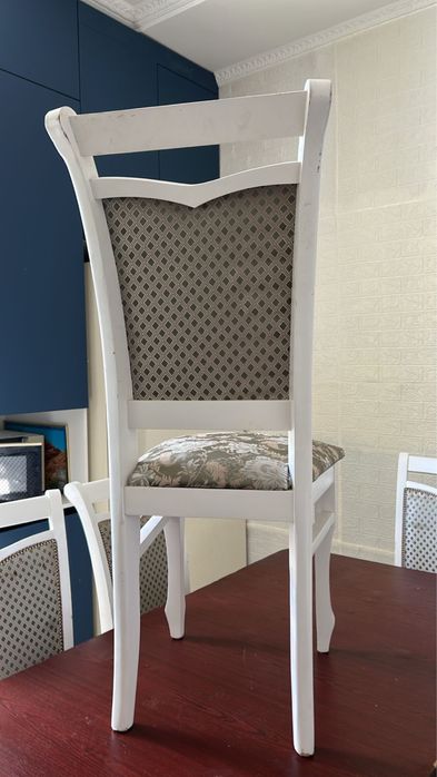 Стол со стульями