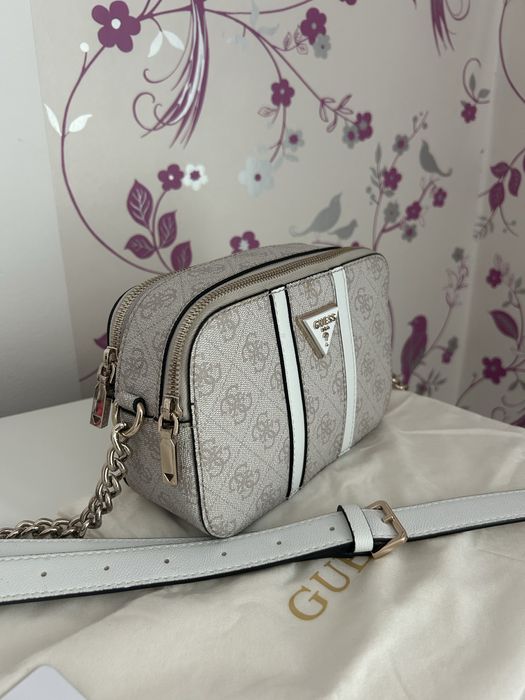 Дамска чанта на guess