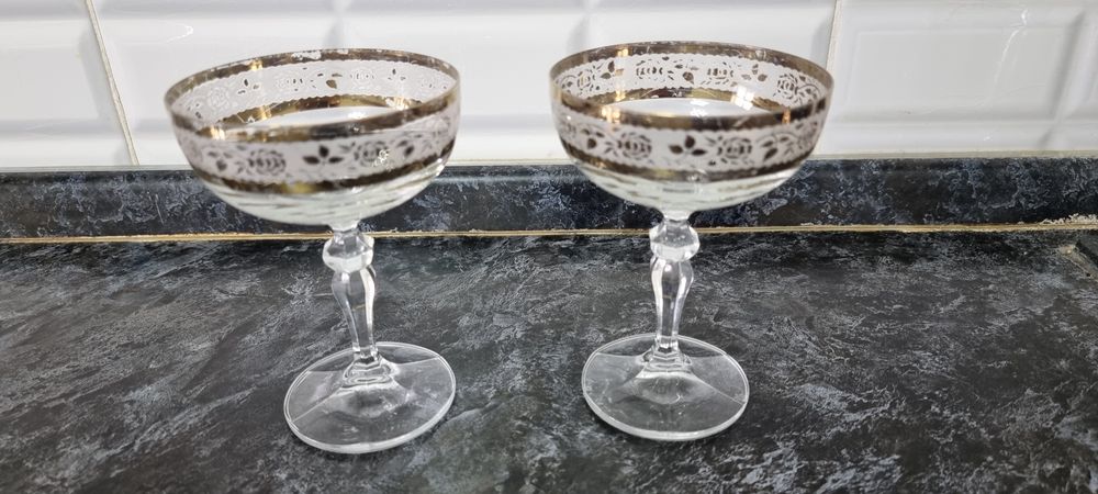 Продам 2 стеклянные креманки , 400тг.