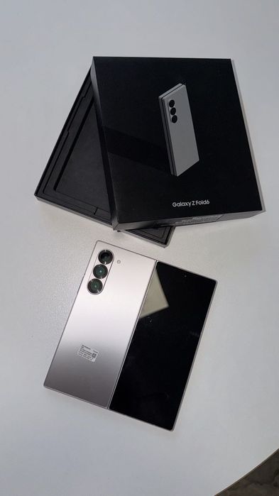 Продавам Samsung Galaxy Z Fold 6