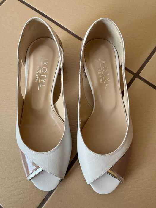 Сандали кожени бели