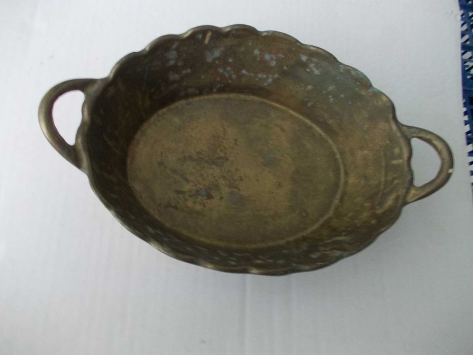 Vas vechi din bronz masiv