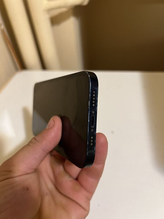 iphone 12   functional cu spate spart