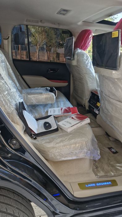 Toyofa Land Cruiser 300 VXGR 2024 yil японка  7 места фул пазитсия