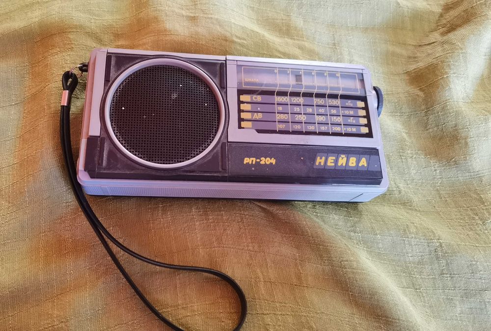 Продавам ретро радио Нейва рп- 240