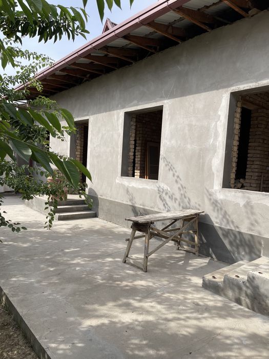 Дом в Янгиюле. 4.5 соток, во дворе 2 дома, общее 8 комнат.