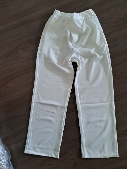 Chiroyli trans ayol siltab tashladi.