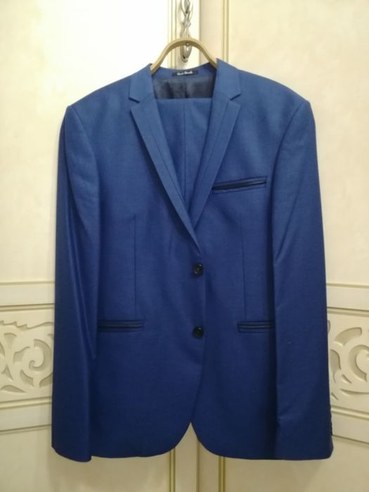 Продам брючные костюмы.