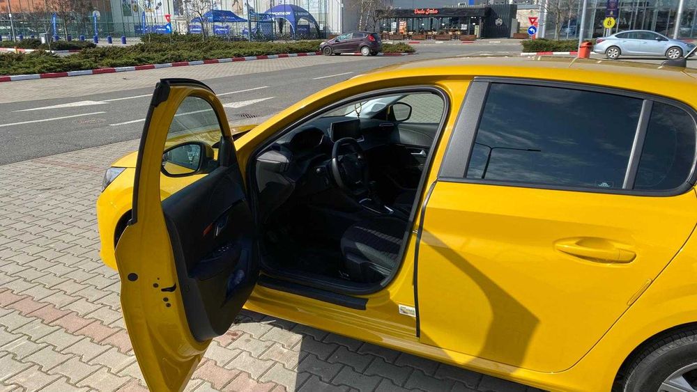 Vand Peugeot 208 Benzina Unic proprietar